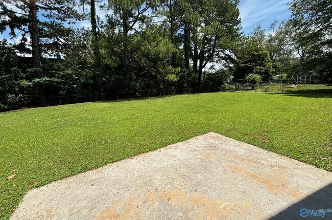 Building Photo - 1925 Lynnbrook Dr SW