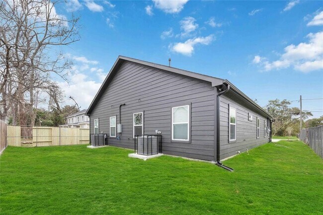 Building Photo - 784 Enterprise St