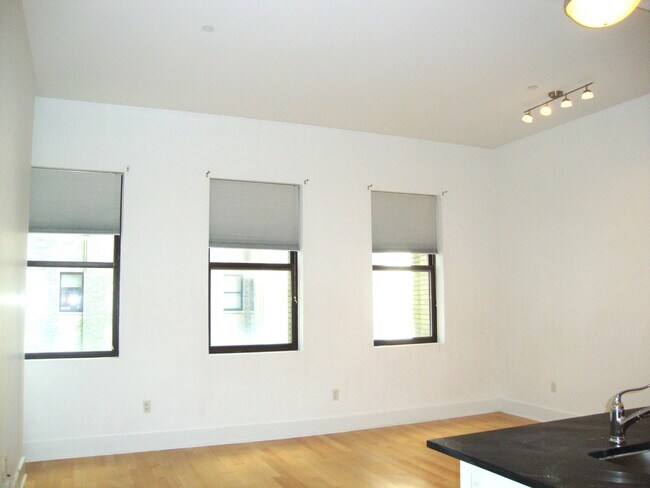 Building Photo - 4 Beacon Way