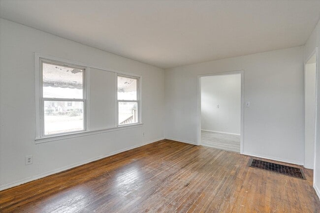 Building Photo - 1615 Heather St