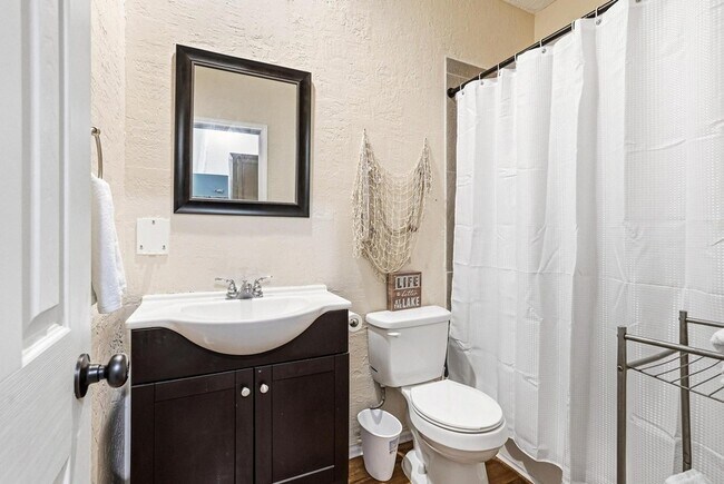 Building Photo - 2164 Tanglewood Blvd