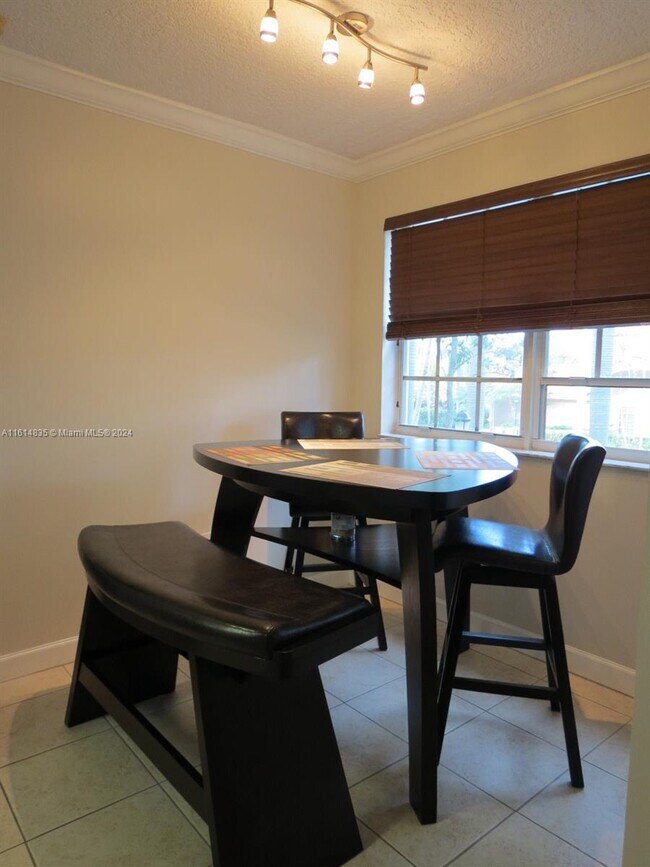 Building Photo - 140 SW 117th Ave