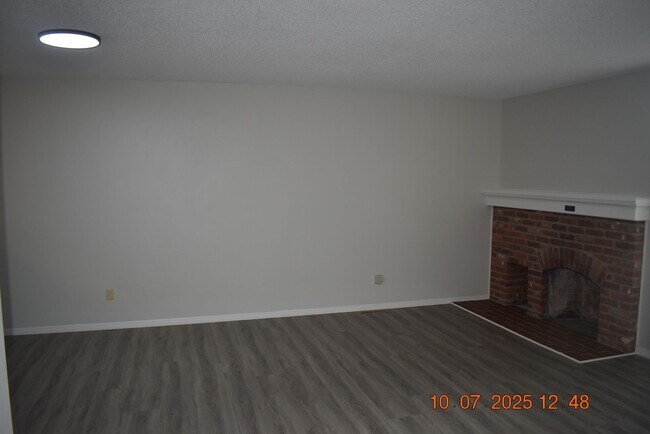 Building Photo - Updated 3 Bed Littleton Townhome