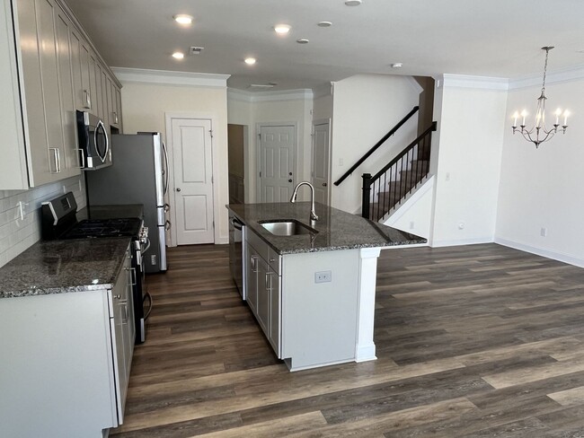 Building Photo - Newer 3 Bed + Loft Townhome in Davis Lake ...