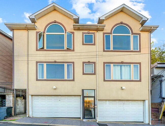 Building Photo - 8913 Riverside Pl
