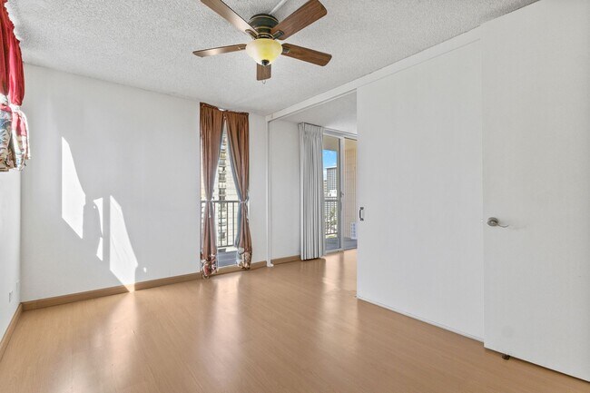 Building Photo - Corner 1BR in Waikiki - Diamond Head Views, All Utilities Included
