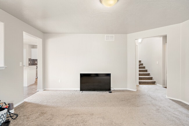 Building Photo - 1101 W Apple Pine St