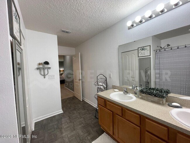 Building Photo - 15366 Bareback Dr