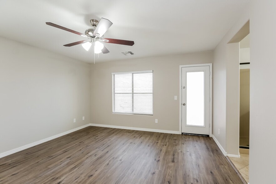 Building Photo - 809 E Agua Fria Ln