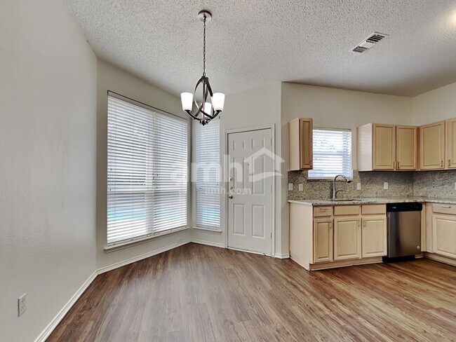 Building Photo - 3917 Periwinkle Dr