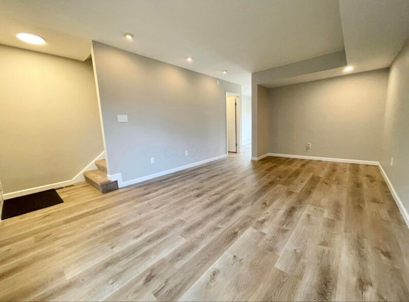 Building Photo - 1046 Merrimar Cir N