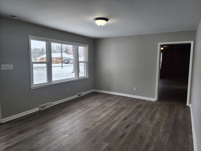 Building Photo - 3 Bedroom 2 Bath Brick Rancher in Mechanicsville!