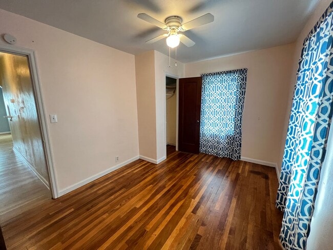 Building Photo - 4 bed 2 bath home centrally located
