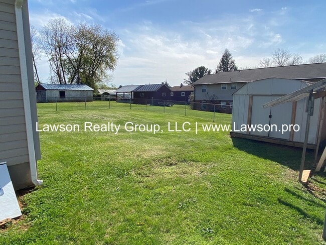 Building Photo - One Level Living with Nice Yard