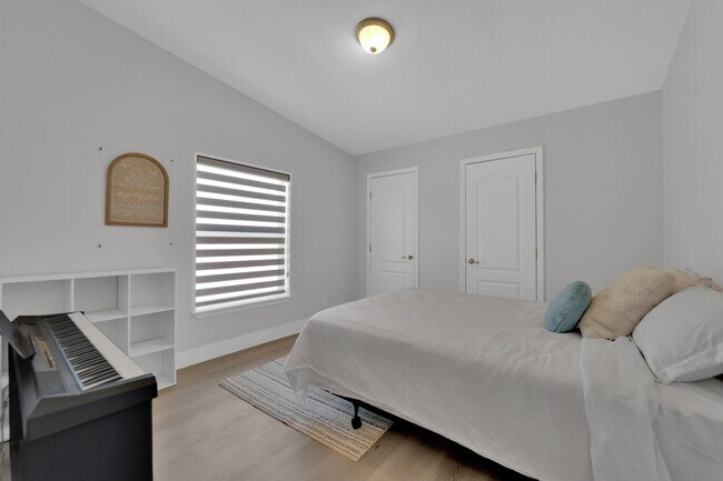 Building Photo - Single-Level Living with Giant Garage & Ba...