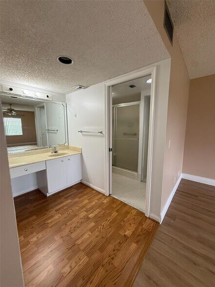 Building Photo - 1300 SW 125th Ave