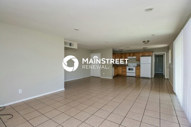 Building Photo - 4 Bedroom Pet-Friendly Home in Phoenix, AZ with Main Street Renewal