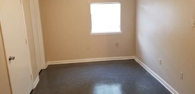 Building Photo - 925-927 Flood St