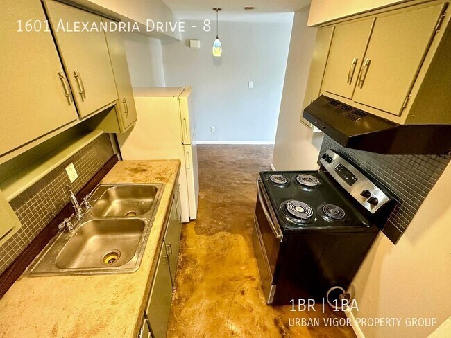 Building Photo - 1601 Alexandria Dr