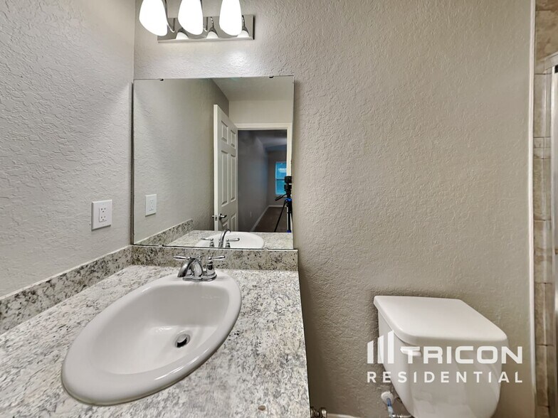 Building Photo - 988 Blue Tide Ln