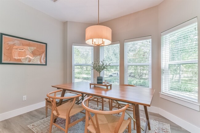 Building Photo - 1799 E Winn Ave