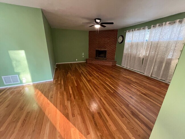 Building Photo - Cozy Home for rent in Tulare