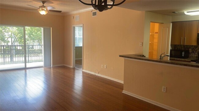 Building Photo - 6020 W Sample Rd