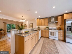 Building Photo - 10651 Pine Haven Terrace