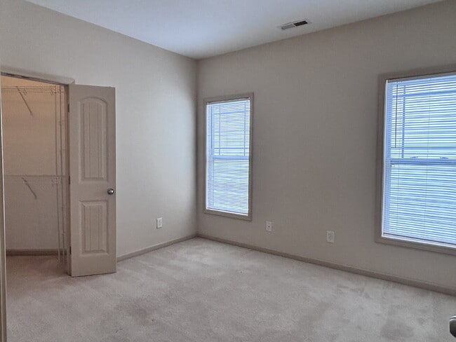 Building Photo - 3244 Groveshire Dr