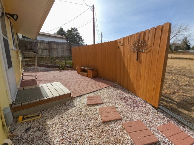 Building Photo - 107 Stout Ave