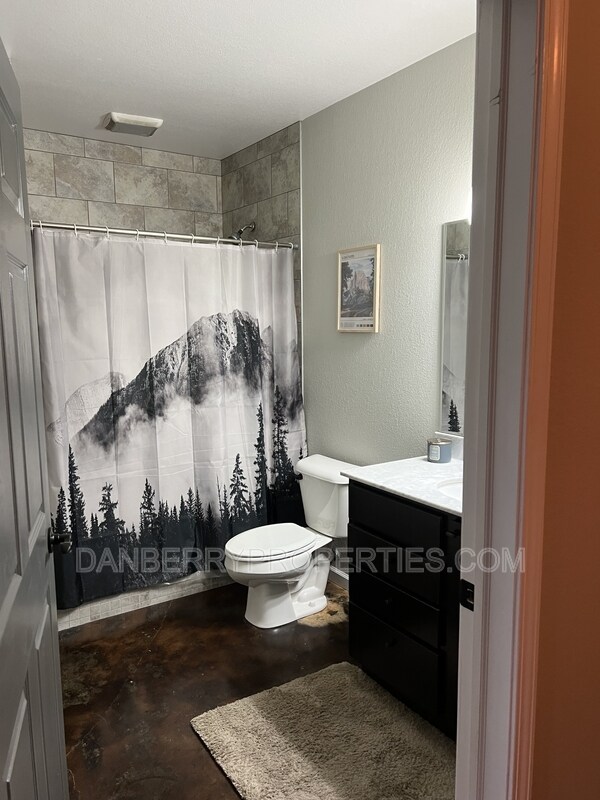 Building Photo - 745 Washington St