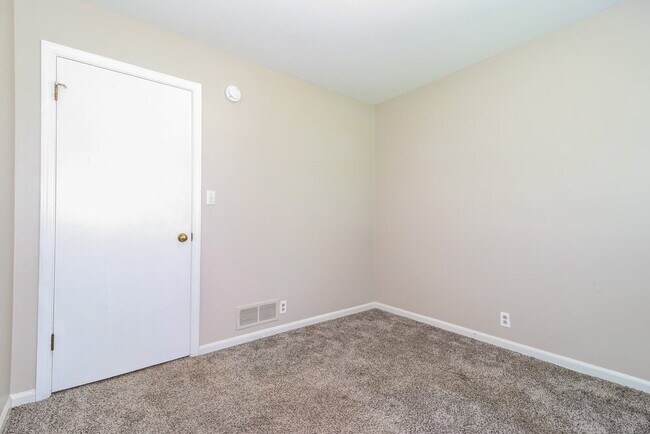 Building Photo - 5509 Joeclay Dr