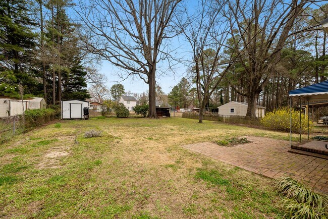 Building Photo - 407 E Lavender Ave