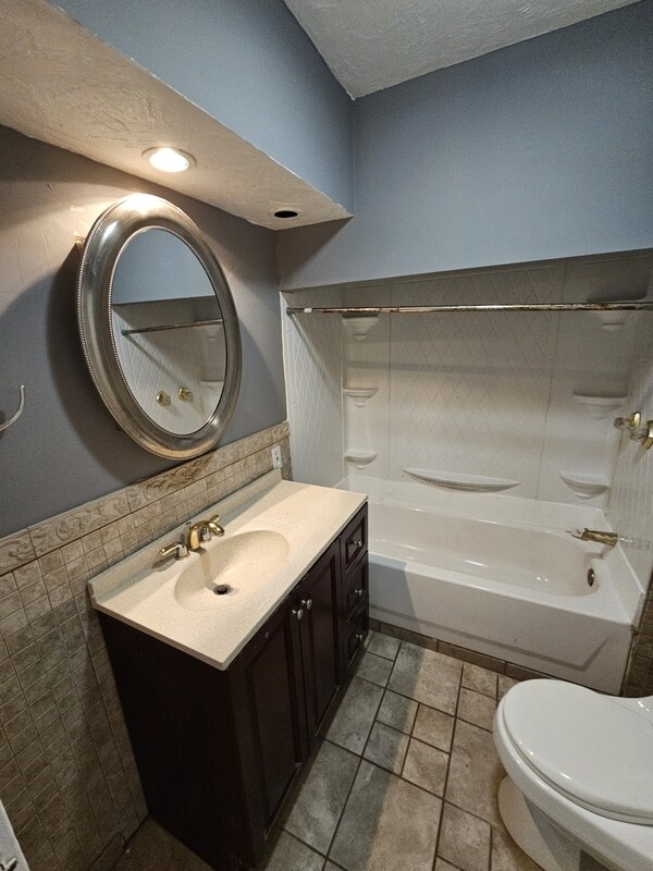 Building Photo - 440 E 115th St