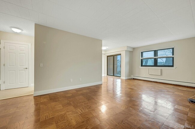 Building Photo - 505 White Plains Rd