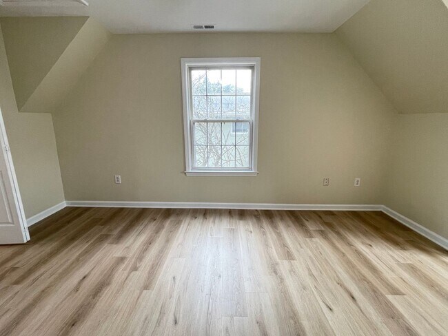 Building Photo - Incredible, newly renovated 3 br 3.5 ba Ca...