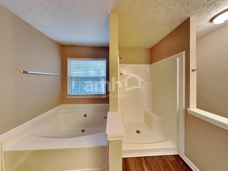 Building Photo - 2376 Rimmele Dr