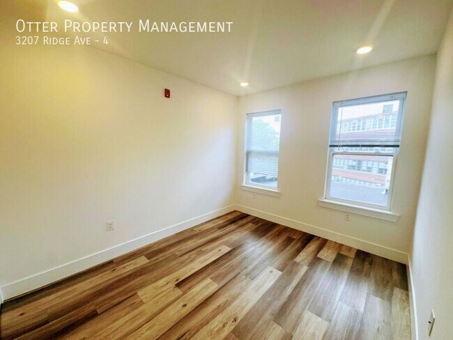 Building Photo - 3207 Ridge Ave