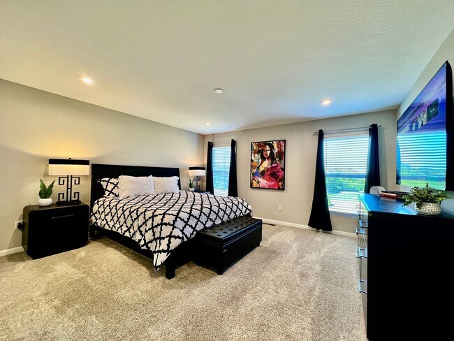 Building Photo - Fully Furnished Executive Miamisburg Home
