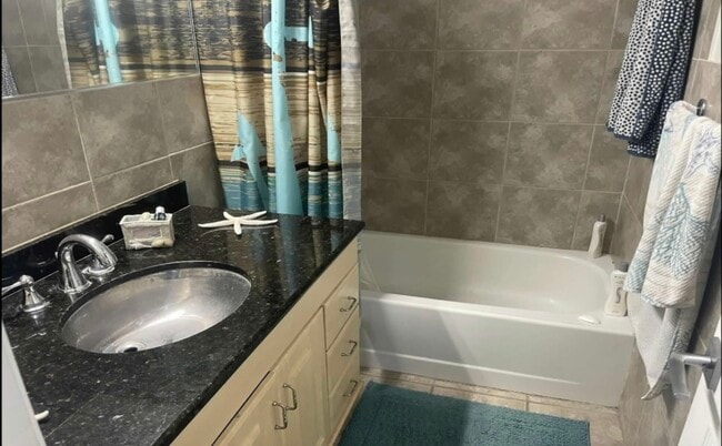 Building Photo - 2408 NE 135th St