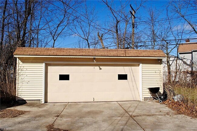 Building Photo - 3251 Silsby Rd