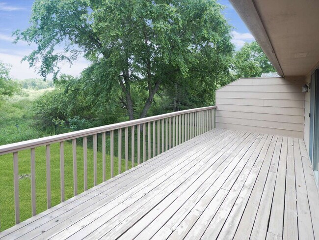 Building Photo - Available now 2-Bed Twin Home in Shoreview