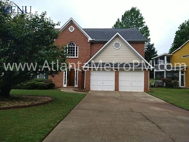 Building Photo - Now Available! 3 bedroom 3 bath!