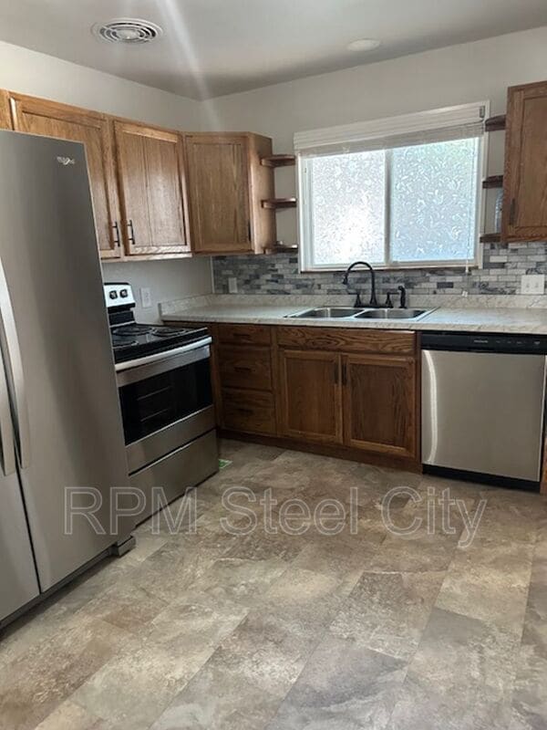 Building Photo - 2410 St Clair Ave.