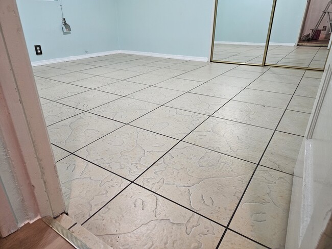 Tile Floor Easy to Clean - 1405 S New Hampshire Ave