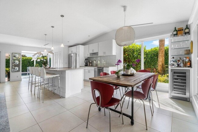 Building Photo - 2320 Las Casitas Dr