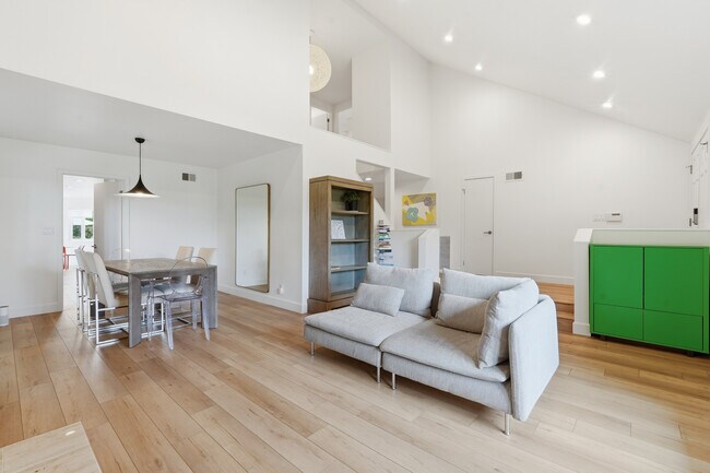 Building Photo - 28751 King Arthur Ct