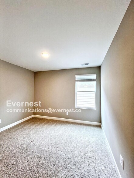 Building Photo - 1725 Fenway Lp