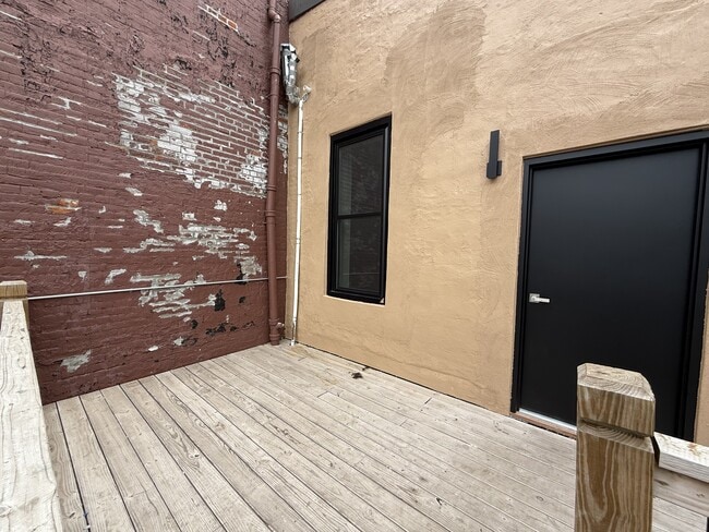 Building Photo - 404 Shawnee St