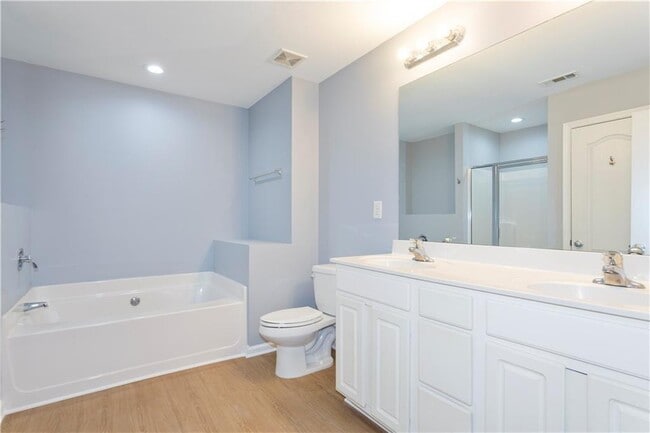 Building Photo - 995 Treymont Way SW